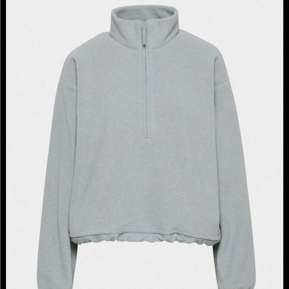 Aritzia Golden Polartec® 200 1/4 Zip Sweater Heather Chrome Gray - Picture 2 of 9